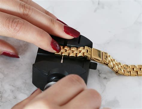 make michael kors watch smaller|Zelf eenvoudig jouw horlogeband inkorten of .